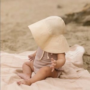 Briar baby sun bonnet in Dune